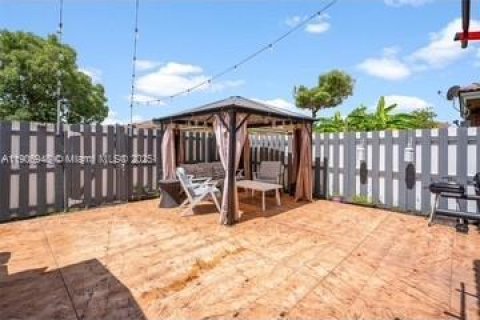 Снять в аренду таунхаус в Хомстед, Флорида 2 спальни, 104.98м2, № 1963596 - фото 5