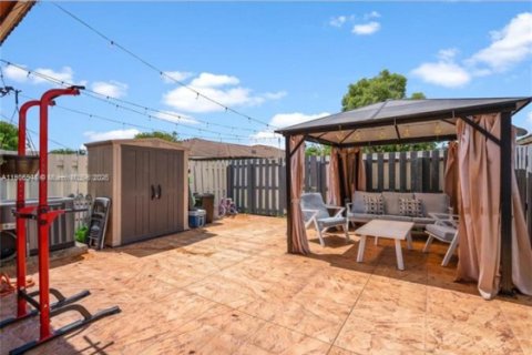 Снять в аренду таунхаус в Хомстед, Флорида 2 спальни, 104.98м2, № 1963596 - фото 6