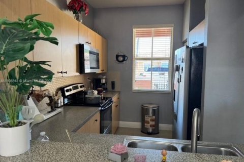 Снять в аренду таунхаус в Хомстед, Флорида 2 спальни, 104.98м2, № 1963596 - фото 17