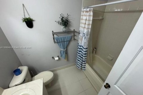 Снять в аренду таунхаус в Хомстед, Флорида 2 спальни, 104.98м2, № 1963596 - фото 24