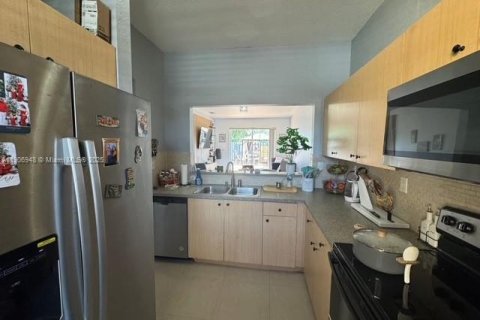 Снять в аренду таунхаус в Хомстед, Флорида 2 спальни, 104.98м2, № 1963596 - фото 16