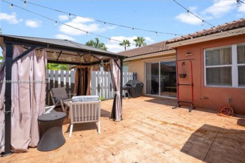 Снять в аренду таунхаус в Хомстед, Флорида 2 спальни, 104.98м2, № 1963596 - фото 7