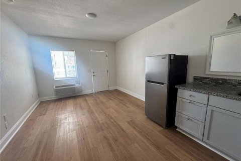Apartamento en alquiler en Daytona Beach Shores, Florida, 32.52 m2 № 1901148 - foto 3