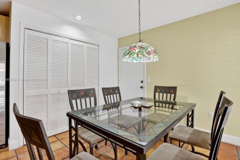 Adosado en venta en Pompano Beach, Florida, 4 dormitorios, 211.63 m2 № 1949652 - foto 14