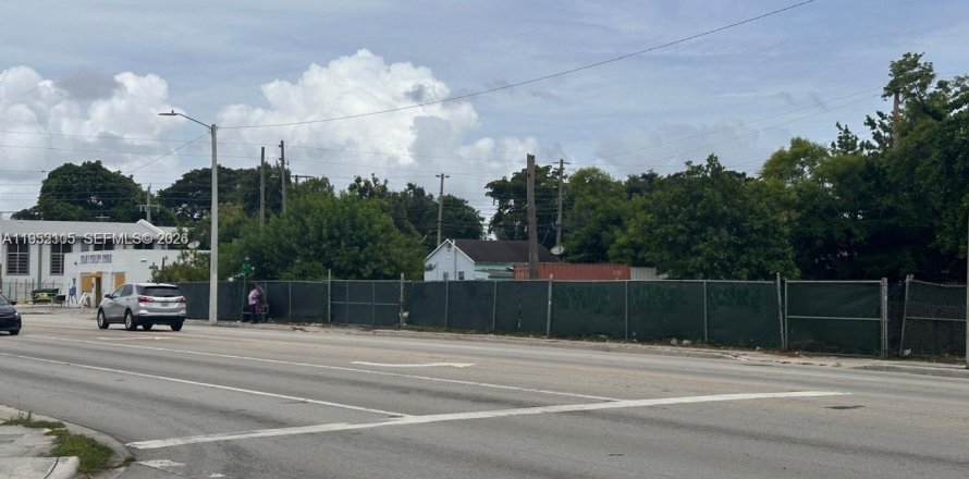 Propiedad comercial en Miami, Florida № 2006464