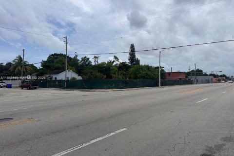 Propiedad comercial en venta en Miami, Florida № 2006464 - foto 2