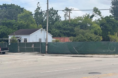 Propiedad comercial en venta en Miami, Florida № 2006464 - foto 5