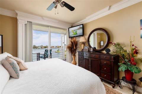 Condo in South Pasadena, Florida, 2 bedrooms № 2103550 - photo 17
