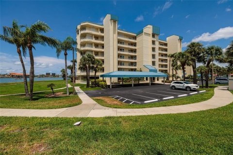 Condo in South Pasadena, Florida, 2 bedrooms № 2103550 - photo 2