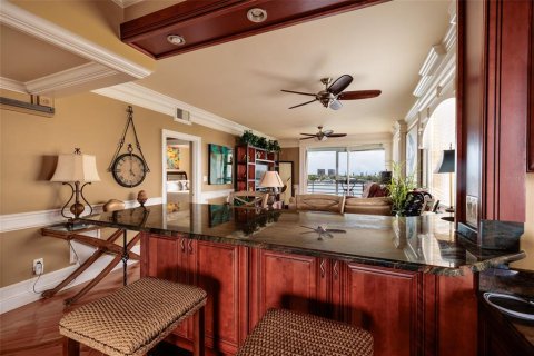 Condo in South Pasadena, Florida, 2 bedrooms № 2103550 - photo 12