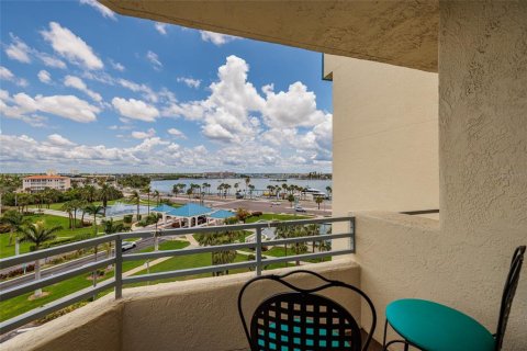 Condo in South Pasadena, Florida, 2 bedrooms № 2103550 - photo 28