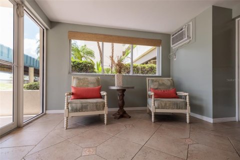 Condo in South Pasadena, Florida, 2 bedrooms № 2103550 - photo 3