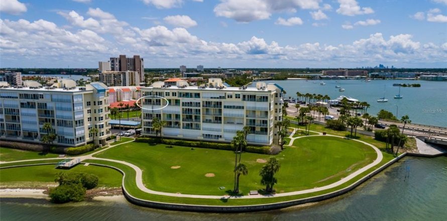 Condo in South Pasadena, Florida, 2 bedrooms № 2103550