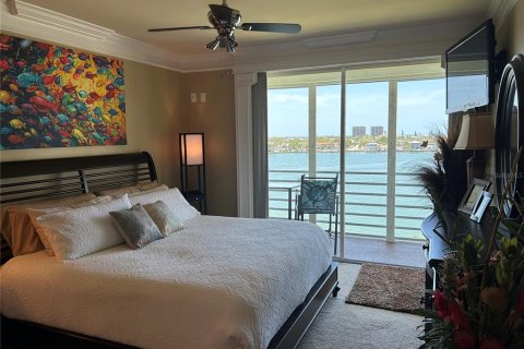 Condo in South Pasadena, Florida, 2 bedrooms № 2103550 - photo 18