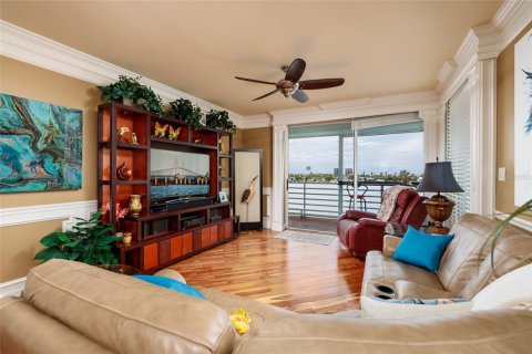 Condo in South Pasadena, Florida, 2 bedrooms № 2103550 - photo 16