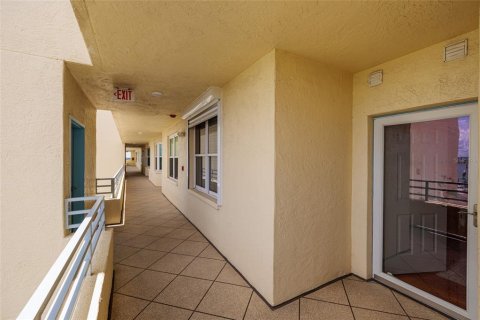 Condo in South Pasadena, Florida, 2 bedrooms № 2103550 - photo 4