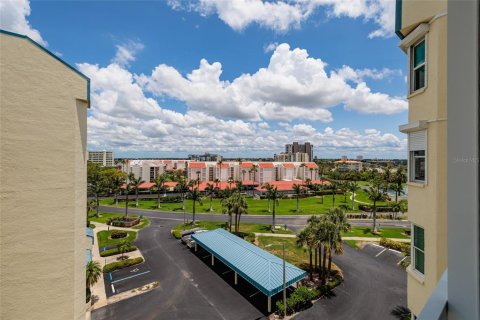 Condo in South Pasadena, Florida, 2 bedrooms № 2103550 - photo 29