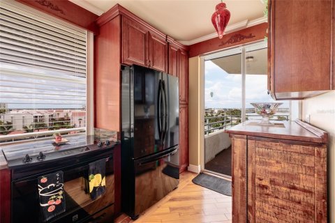 Condo in South Pasadena, Florida, 2 bedrooms № 2103550 - photo 11