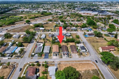 Снять в аренду виллу или дом в Майами, Флорида 2 спальни, 156.08м2, № 1998371 - фото 4