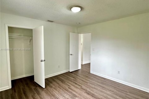 Casa en alquiler en Miami, Florida, 2 dormitorios, 156.08 m2 № 1998371 - foto 15