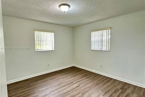 Casa en alquiler en Miami, Florida, 2 dormitorios, 156.08 m2 № 1998371 - foto 17