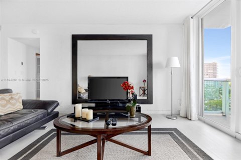 Condo in Hollywood, Florida, 1 bedroom  № 2014103 - photo 10