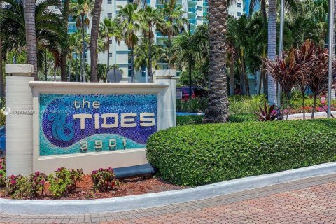 Condo in Hollywood, Florida, 1 bedroom  № 2014103 - photo 24