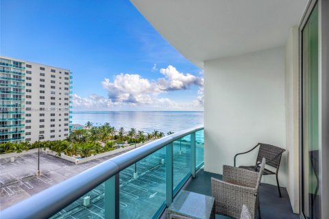 Condo in Hollywood, Florida, 1 bedroom  № 2014103 - photo 15