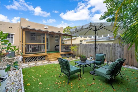 House in Miami, Florida 3 bedrooms, 140.47 sq.m. № 2392134 - photo 18