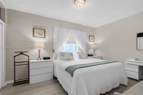 House in Miami, Florida 3 bedrooms, 140.47 sq.m. № 2392134 - photo 5