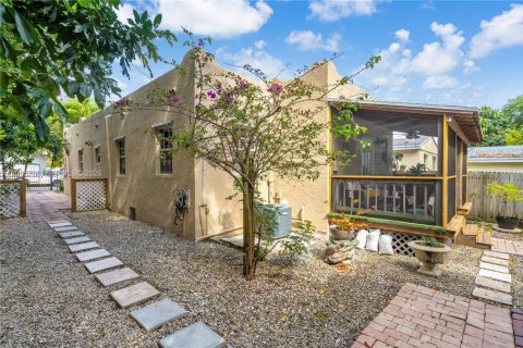 House in Miami, Florida 3 bedrooms, 140.47 sq.m. № 2392134 - photo 16