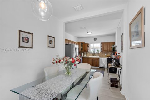 House in Miami, Florida 3 bedrooms, 140.47 sq.m. № 2392134 - photo 13