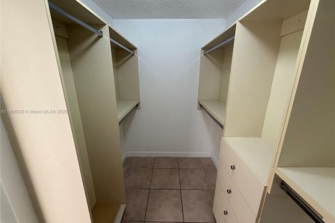 Copropriété à louer à Miami, Floride: 2 chambres, 86.12 m2 № 1956663 - photo 14