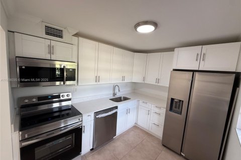 Copropriété à louer à Miami, Floride: 2 chambres, 86.12 m2 № 1956663 - photo 2