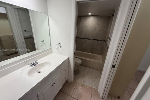Copropriété à louer à Miami, Floride: 2 chambres, 86.12 m2 № 1956663 - photo 20