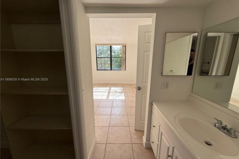 Copropriété à louer à Miami, Floride: 2 chambres, 86.12 m2 № 1956663 - photo 16