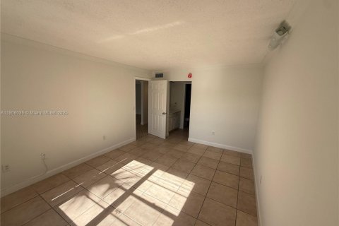 Copropriété à louer à Miami, Floride: 2 chambres, 86.12 m2 № 1956663 - photo 12