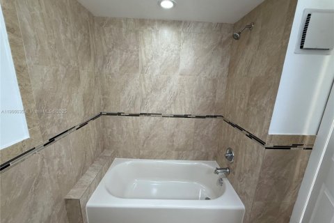 Copropriété à louer à Miami, Floride: 2 chambres, 86.12 m2 № 1956663 - photo 7