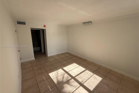 Copropriété à louer à Miami, Floride: 2 chambres, 86.12 m2 № 1956663 - photo 17