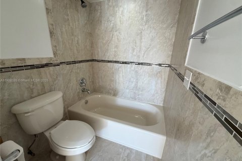 Copropriété à louer à Miami, Floride: 2 chambres, 86.12 m2 № 1956663 - photo 15