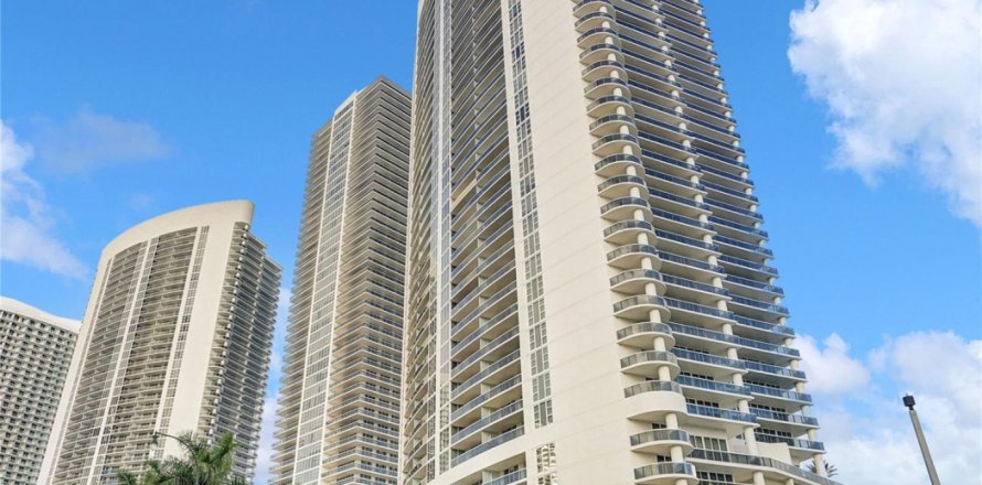 Condominio en Hallandale Beach, Florida, 1 dormitorio  № 965865