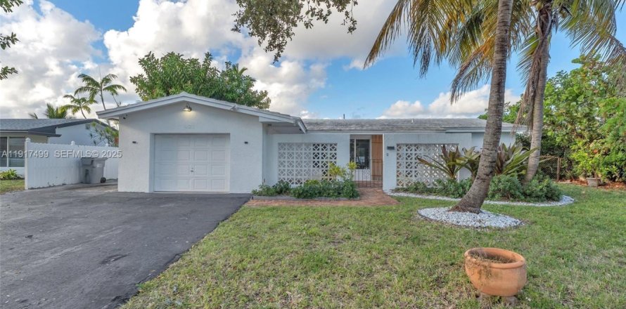 Villa ou maison à Pompano Beach, Floride 3 chambres, 135.36 m2 № 1976648