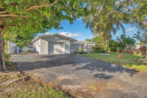 Villa ou maison à vendre à Pompano Beach, Floride: 3 chambres, 135.36 m2 № 1976648 - photo 2