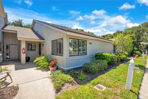 Condo in New Smyrna Beach, Florida, 2 bedrooms № 2258539 - photo 3