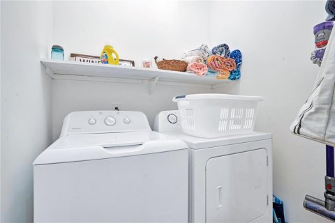 Condo in New Smyrna Beach, Florida, 2 bedrooms № 2258539 - photo 23