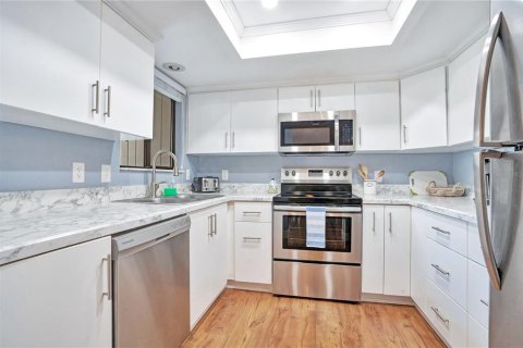 Condo in New Smyrna Beach, Florida, 2 bedrooms № 2258539 - photo 7