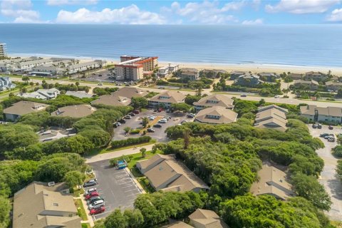 Condo in New Smyrna Beach, Florida, 2 bedrooms № 2258539 - photo 28