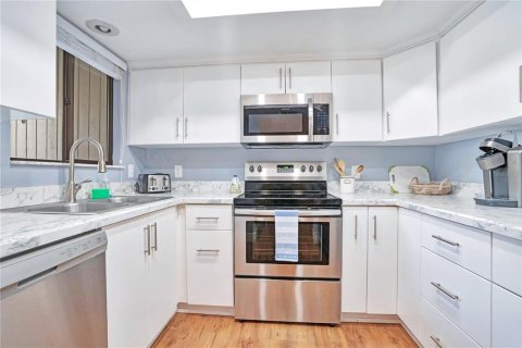 Condo in New Smyrna Beach, Florida, 2 bedrooms № 2258539 - photo 6
