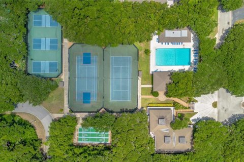 Condo in New Smyrna Beach, Florida, 2 bedrooms № 2258539 - photo 30