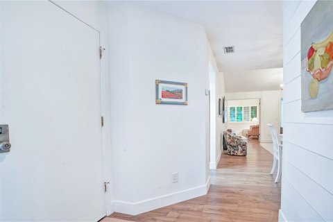 Condo in New Smyrna Beach, Florida, 2 bedrooms № 2258539 - photo 5